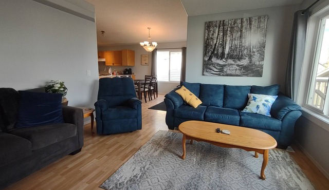 Bright 2 Bedroom Upstairs Suite - Fully Stocked, Clean & Pet-Friendly!