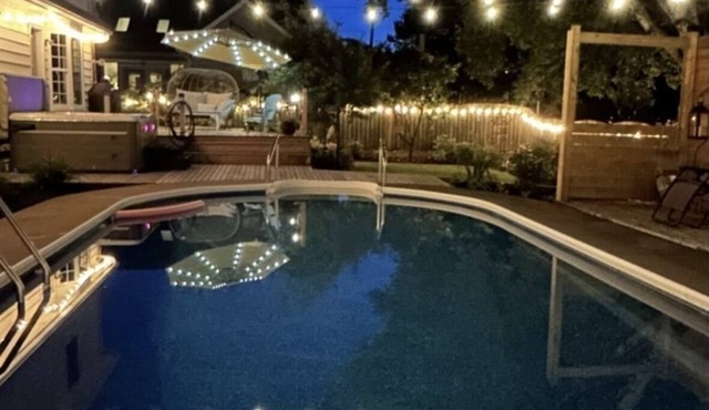 Bright 3 Bed, 2.5 Bath, In-Ground Pool/Hot Tub, Close to Downtown Charlottetown❗️