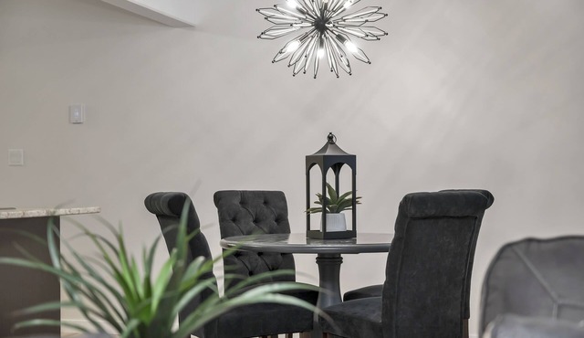 Bright and Cozy suite, great for work stays or vacations heart of Campbell River