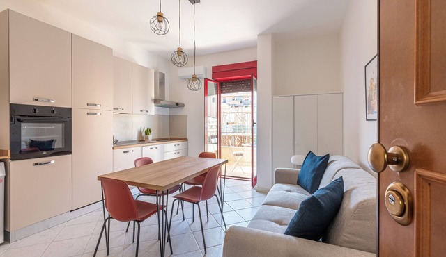 Bright apartment with balcony and smart check-in