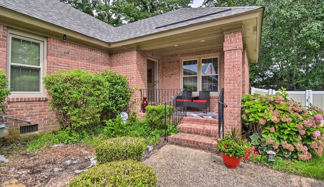 Bright Chesapeake Home Near Shopping & Dining