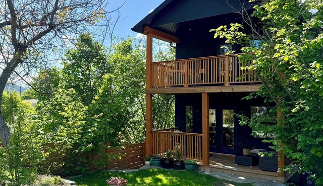 Bright Modern Hillside Stay 3 Min To Downtown Family & Pet Friendly HotTub