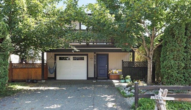 Bright & Modern, with Garage - Walk to Everything!