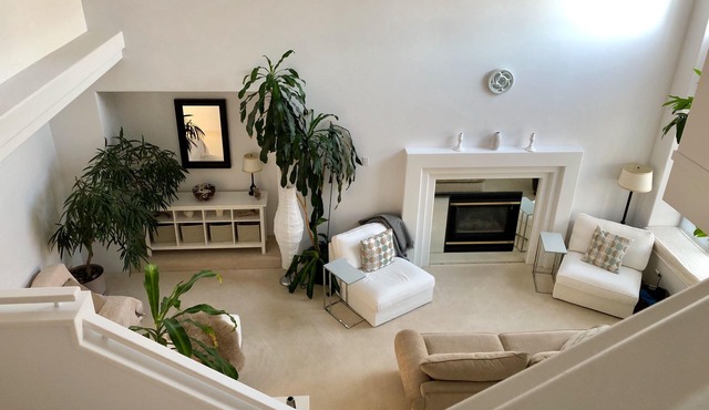 Bright & Spacious, 4 Bedrooms, 2 Fireplace House