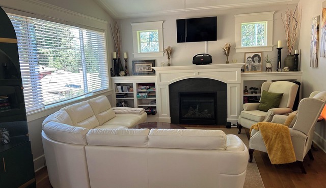 Bright Spacious Home w/Kids Areas