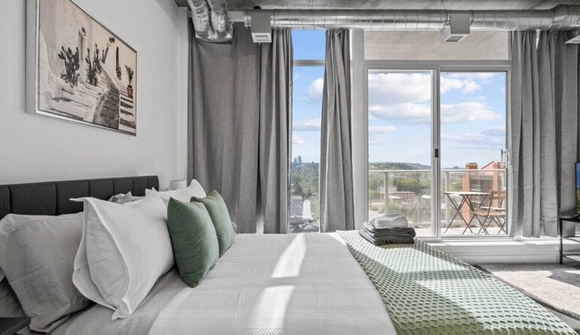 Bright Studio | Mins to Saddledome | Skyline Views