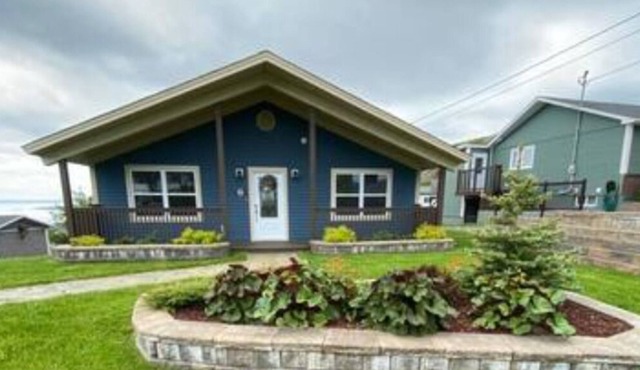 Bright Upper Island Cove Home/Cathedral Ocean View