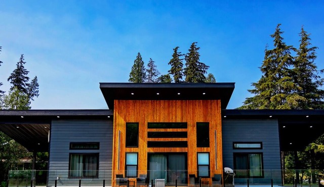 Bumbleberry 3 Bedroom Guest Home New Executive home in the heart of Kitimat BC