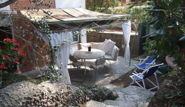 Comfortable apartment with private terrace by the sea, in Marina di Castagneto