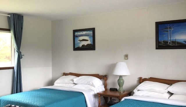 Coach House Motel 20 km East Terrace Bay