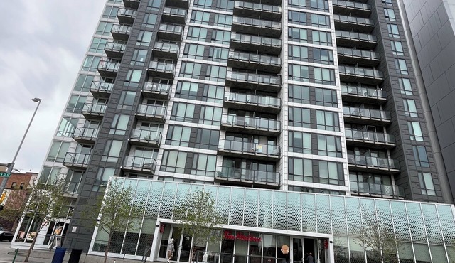 Calgary downtown modern condo 2 bed 2bath next to library, no smoke no pet
