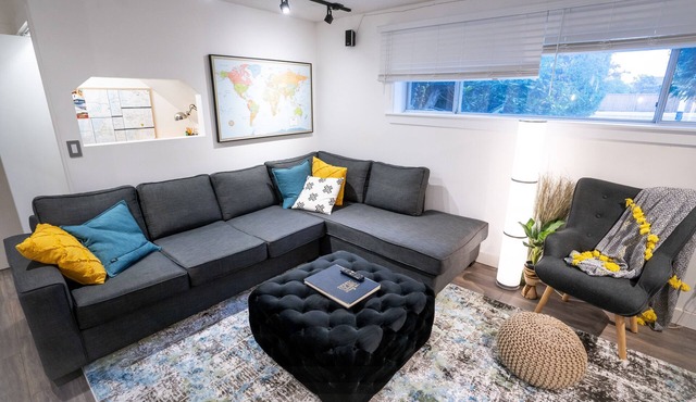Canadian Creekside Getaway ~ Bring Your Pets!