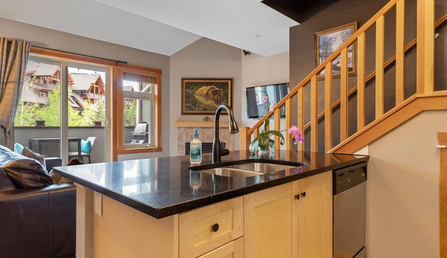 Canmore Penthouse Loft/Round Heated Outdoor Pool