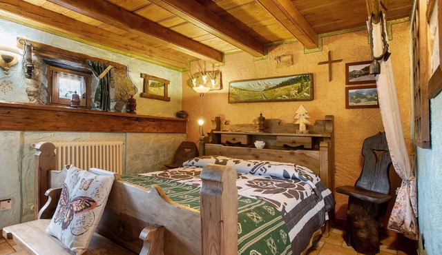 Capriolo Room – Intimacy and Tranquility with Mountain Views