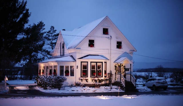 Carleton Inn and Cottages