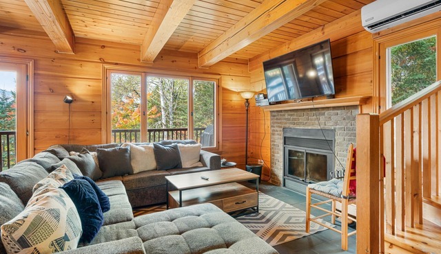 Carmen: waterfront chalet w/spa & sauna