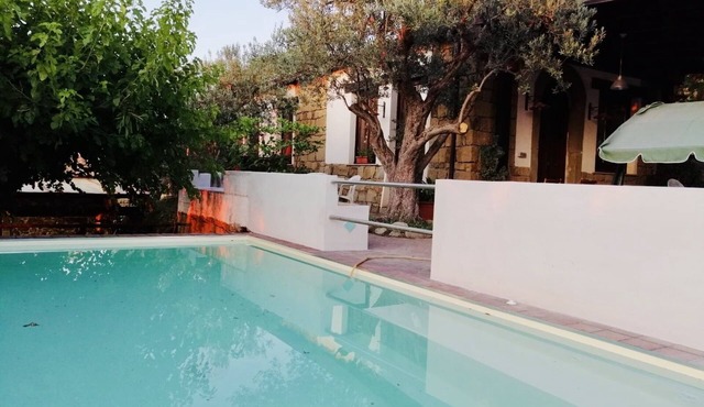 Casa Ale, in the hills 5 minutes from the sea with a small pool