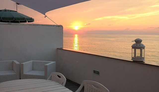 Casa delle Rondini with garden and terrace overlooking the sea