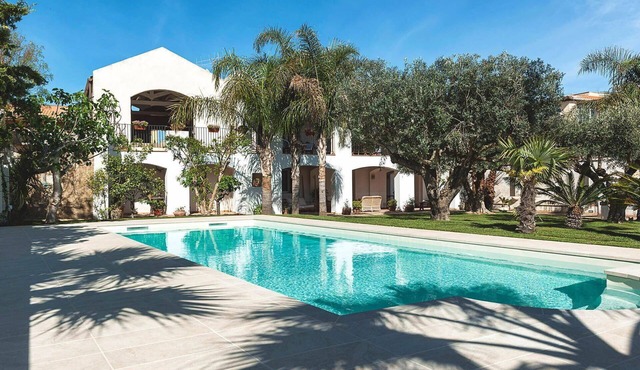 Casa Kita with shared pool - My Rental Homes