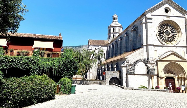 Casa Paola and Casa Irma: little houses on the square of Fossanova, 20 min from Sabaudia