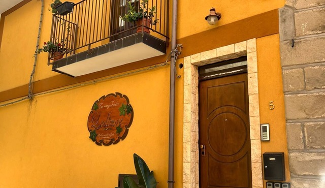 CASA VACANZE "ANTICO BORGO A DUE PASSI DALLE GOLE ALCANTARA" APPARTAMENTO ULIVO
