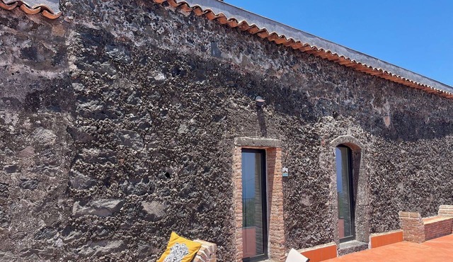 Casa Vulcano: Bright house with 2 bedrooms, sofa bed, 2 baths & terrace