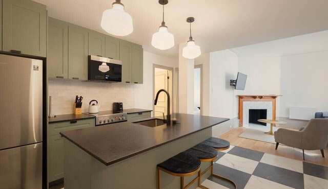 Central location in Montreal with parking