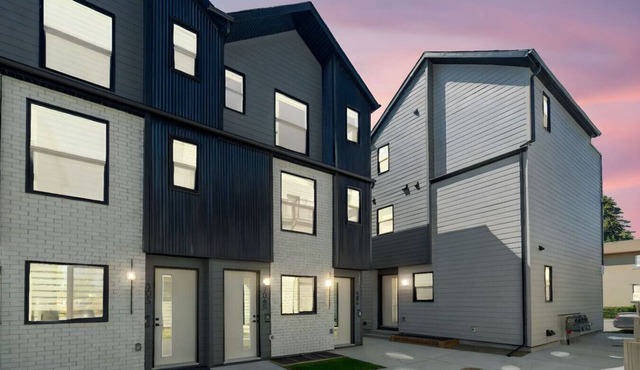 Centrally Located 3-Bedroom | Easy City Access