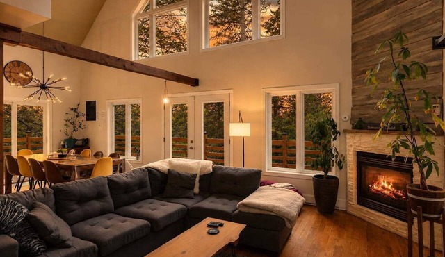 Chalet for 8 Guests | Hot Tub, Heated Pool & Games