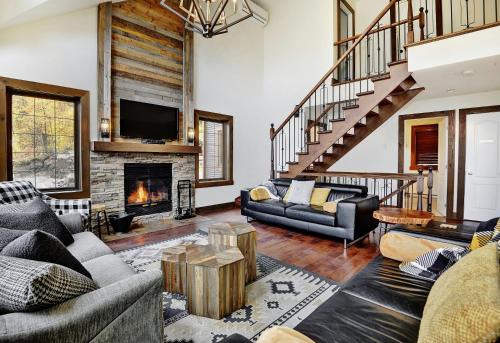Chalet 27 Chemin Blanc by Les Chalets Alpins