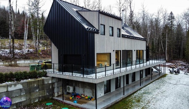 Chalet Flodhaus- Bord Rivière St-Maurice (navigable)/SPA/SAUNA - Chalets Galaxia