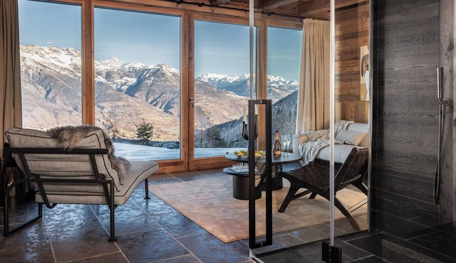 Chalet Les Fleurs - Scenic Alpine Retreat