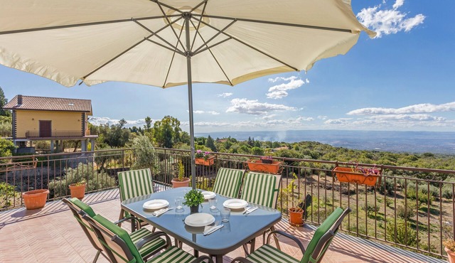 Chalet 'Oasi Dell'Etna' – Mountain Views, Garden, Pet Friendly, Near Etna