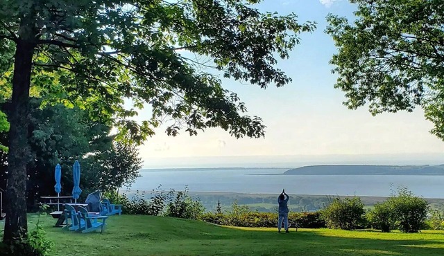 Chalet with exceptional view of the St. Lawrence