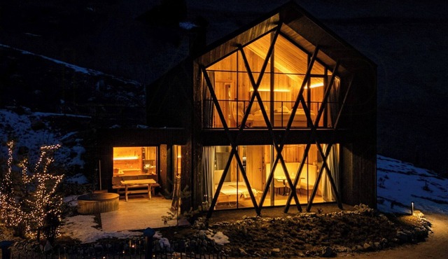 Chalet with sauna and hot tub with view