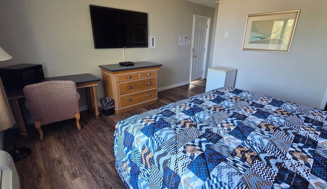 Chambre dans le quartier accueillant du Petit Rocher, avec climatisation
