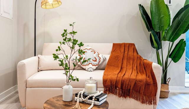 Charming 1 bedroom Boho retreat- Close to downtown