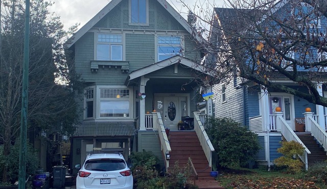 Charming 1-bedroom suite in character home. WiFi and AC in marvelous Kitsilano