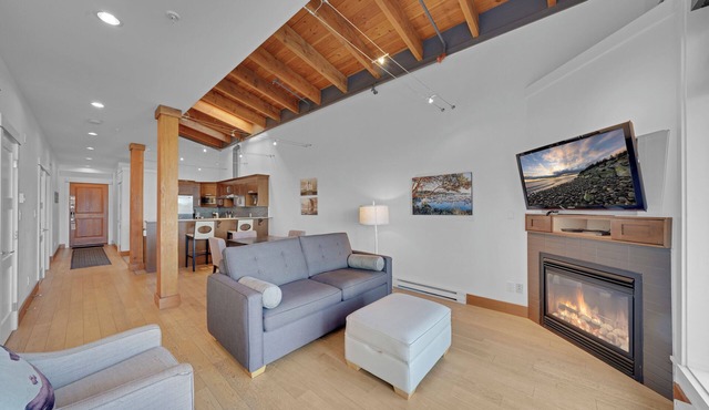 Charming 2-bdrm condo on marvelous Salt Spring Island - Dog Friendly! - Unit 102