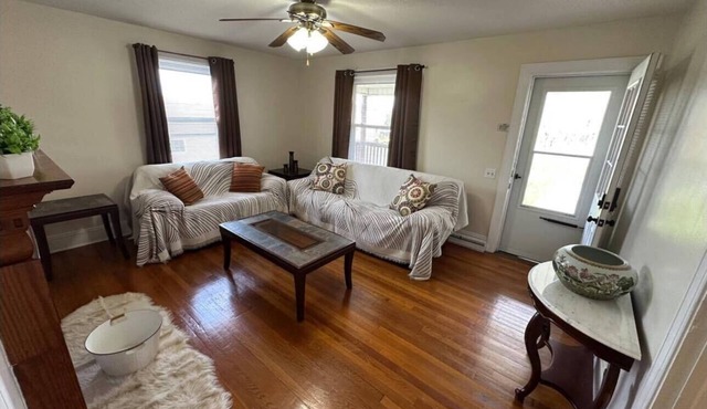 Charming 2-bedroom House in charming Ridgeway/Martinsville
