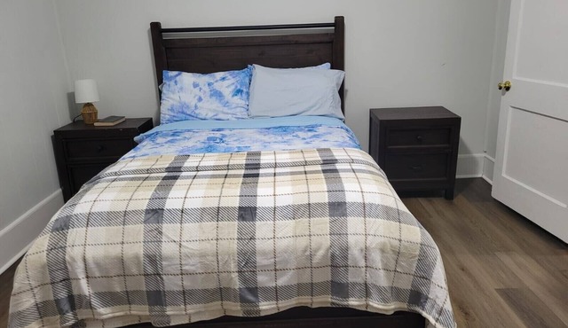 Charming 2-bedroom house in Williamston with AC