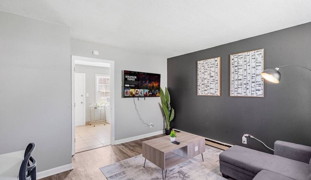 Charming 2 King Bedroom Suite—in Downtown Mt Holly
