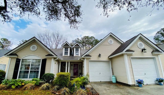 Charming 3-bedroom house in Mount Pleasant, 10 minutes to beach, 15 to downtown!