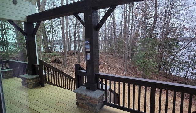 Charming 3-bedroom pocono style home on tranquil Roanoke Rapids Lake/Lake Gaston