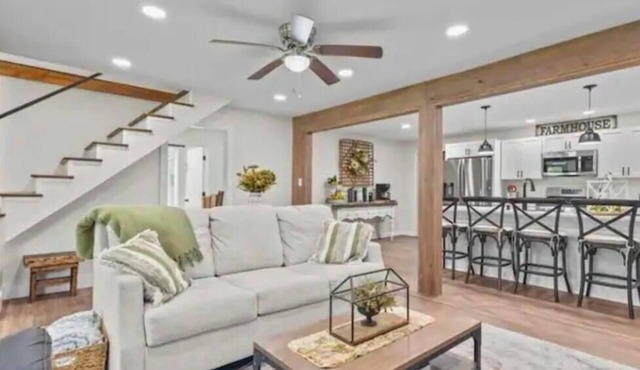 Charming 3-bedroom farmhouse with WiFi, AC in serene Beaufort