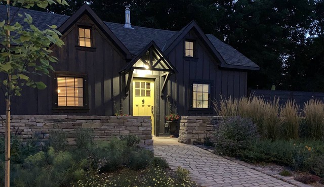 Charming Carriage House in Niagara's Wine Country