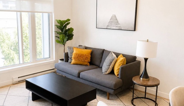 Charming Condo in Sidney!