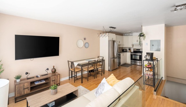 Charming condo on 2 levels, steps from the Canal, Griffintown and Atwater Market