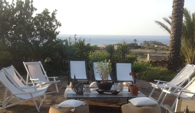 Charming dammuso with spectacular sunsets on Africa