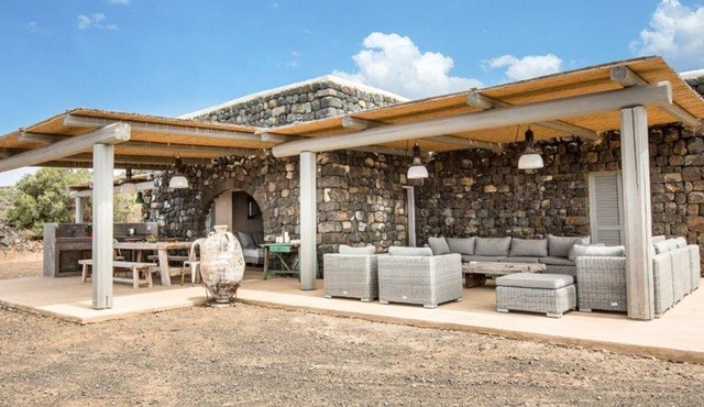 charming Dammuso included in the farm Dammusi Posidonia, with pool and sea view